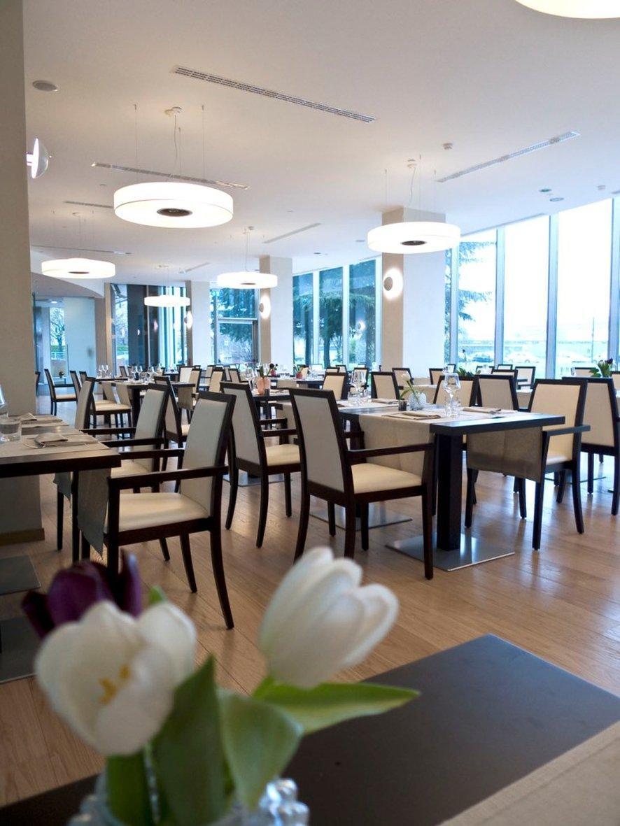 Best Western Plus The Hub Hotel Мілан Ресторан фото
